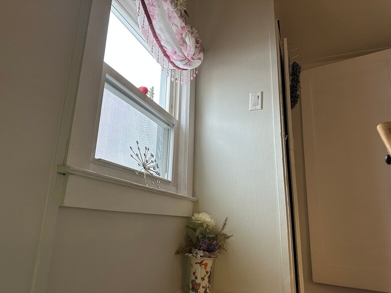 Building Photo - 269 N 1st Ave