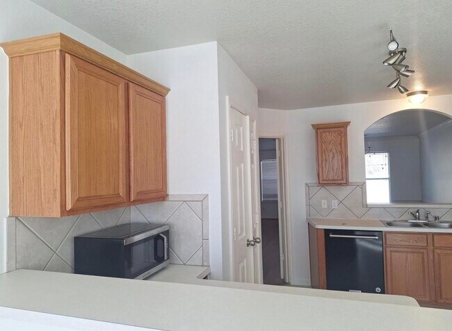 Building Photo - 17124 Gleneagle Dr S