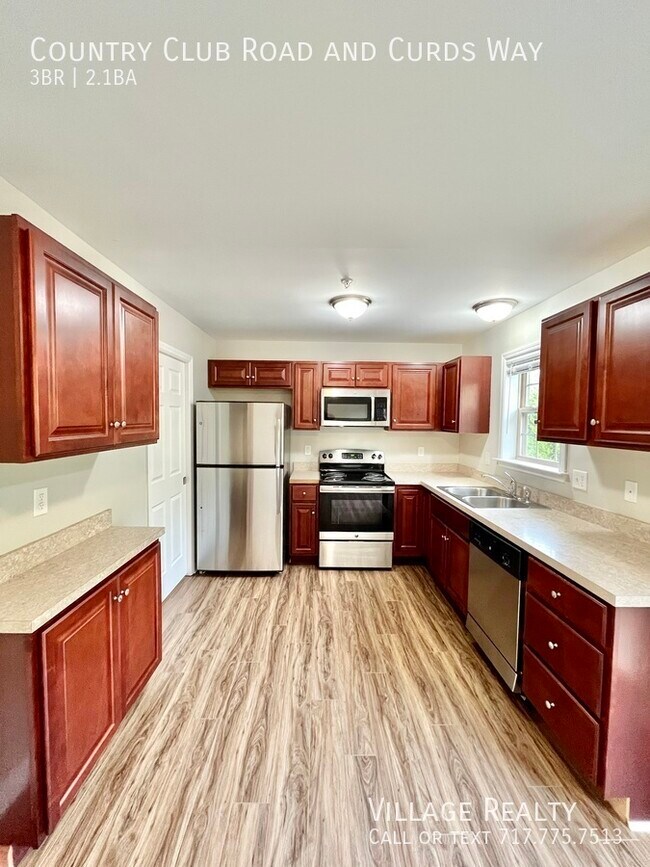 Building Photo - 705 Country Club Rd