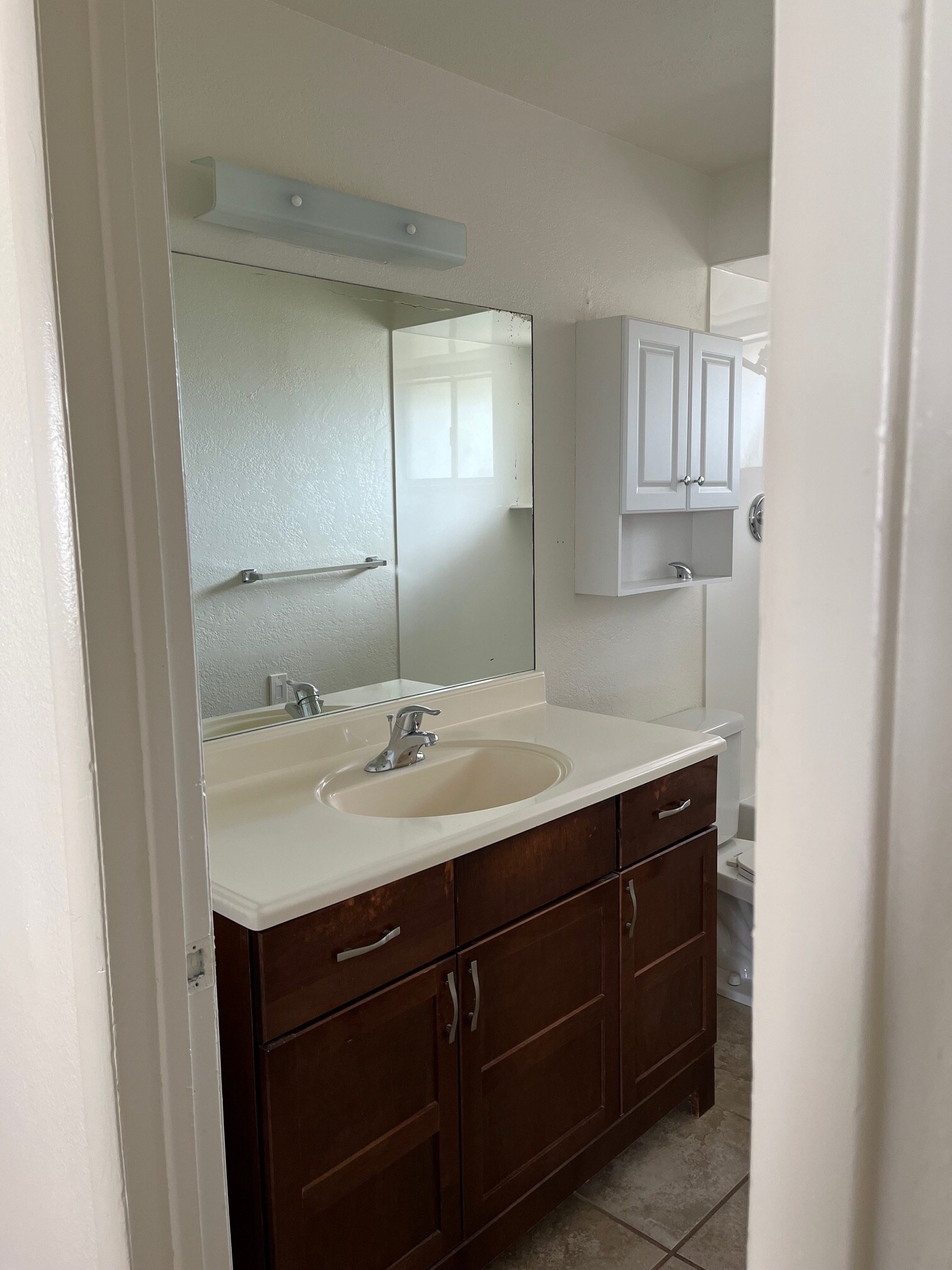 main bath - 640 E 100 S