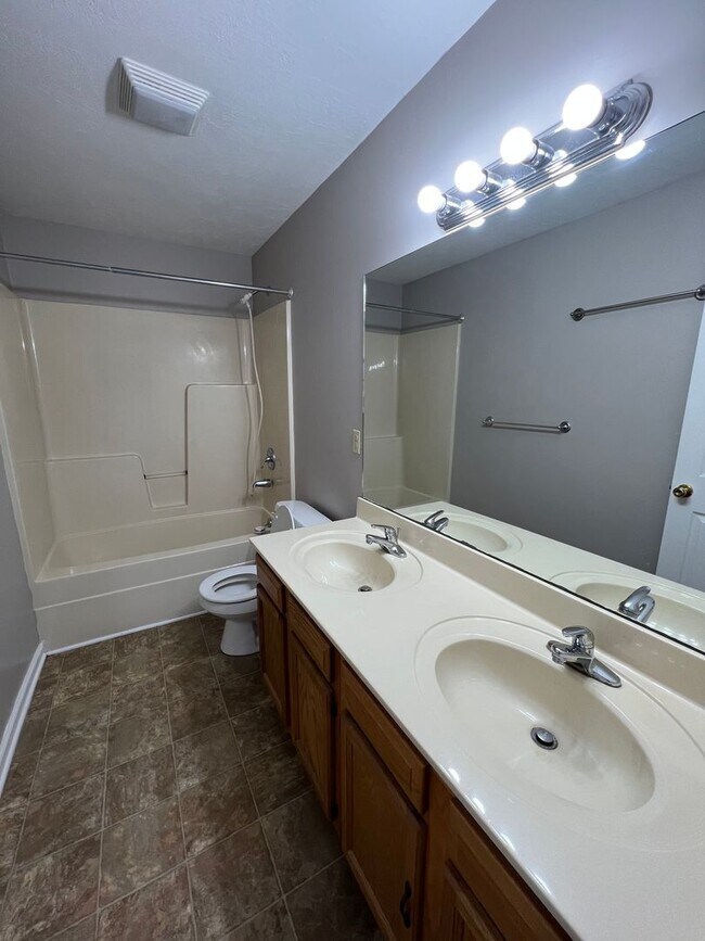 Building Photo - Charming 3 BD, 2 BA Home in Martin, TN!