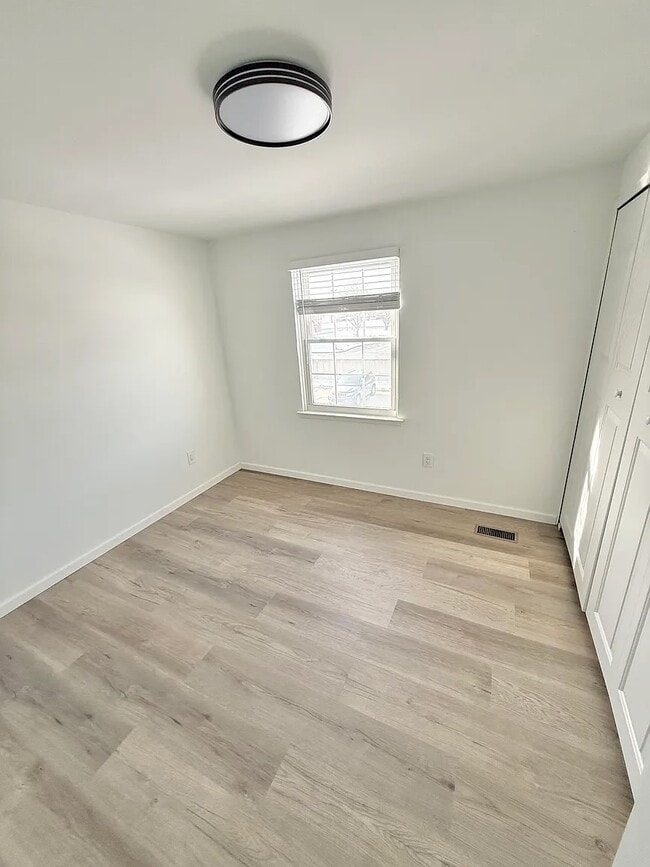 Building Photo - 8841 Sunrise Dr