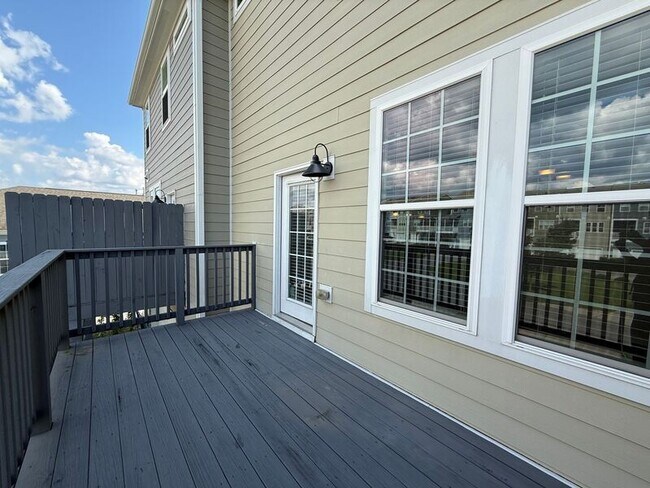 Building Photo - 6322 Kayton St