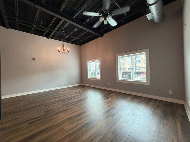 Building Photo - 425 Broad St