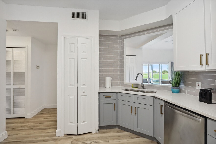 Building Photo - 312 Eagle Ridge Dr