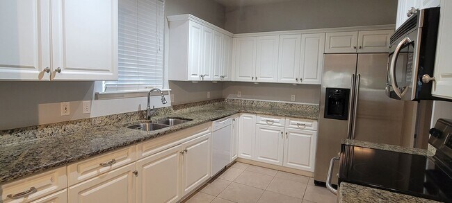 Building Photo - Charming 2/2 with a 1 car garage in Eagle Trace