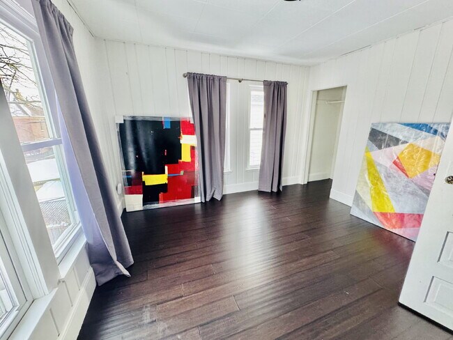 Building Photo - "Spacious 6-Bedroom Gem with Gleaming New Hardwood Floors in Minneapolis!"
