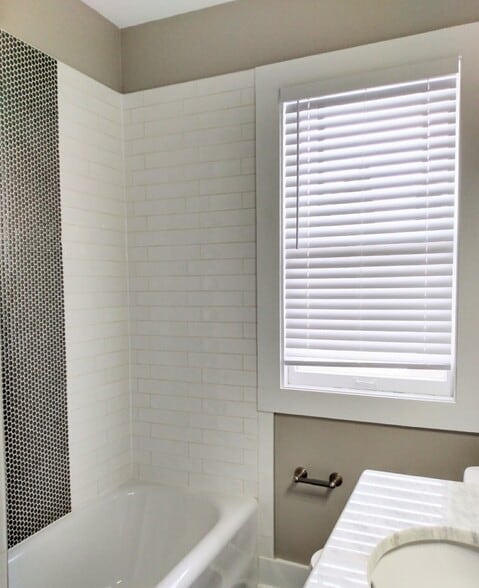 Bathroom #1 - 285 Hawthorne St