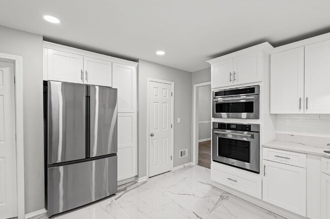 Building Photo - 11355 Vedrines Dr