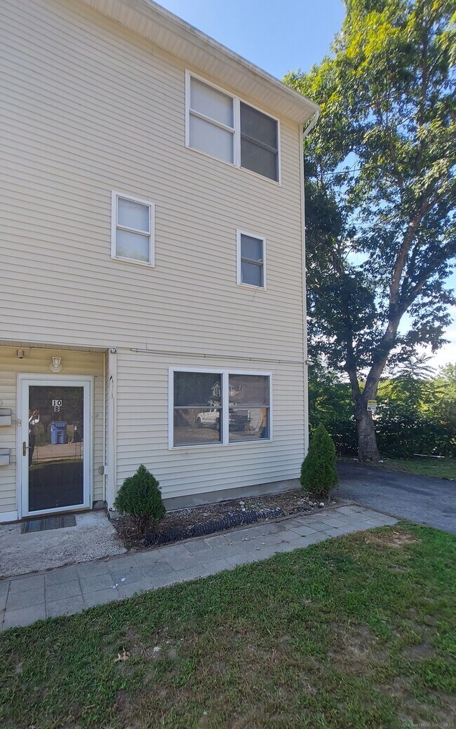 Primary Photo - 10 Hillcrest St