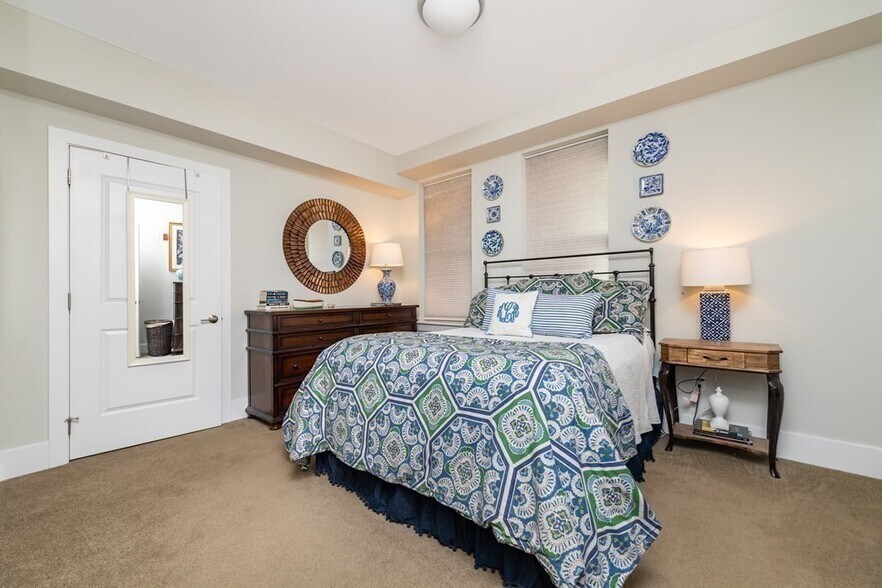 Building Photo - 11 Saint George St