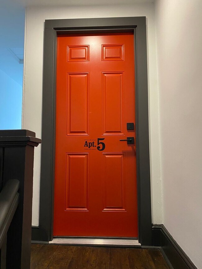 Building Photo - Merchants Lofts V-Upgraded 1 Bedroom