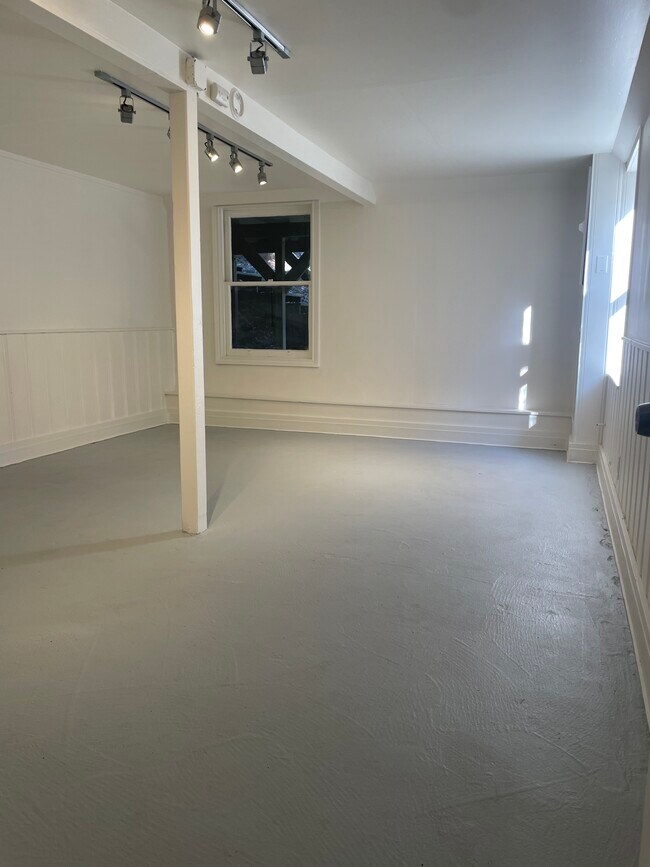 Building Photo - 1390 Glen Canyon Rd