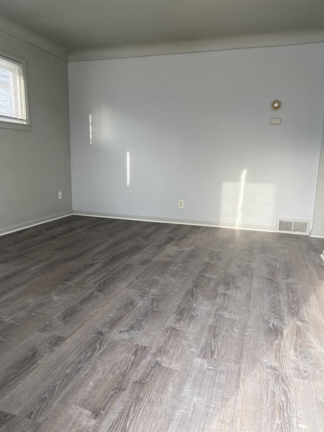 Building Photo - 1336 Chandler Ave