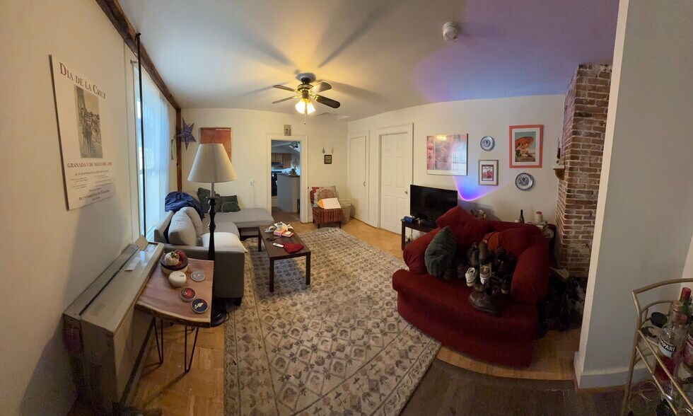 Building Photo - 192 Pine St