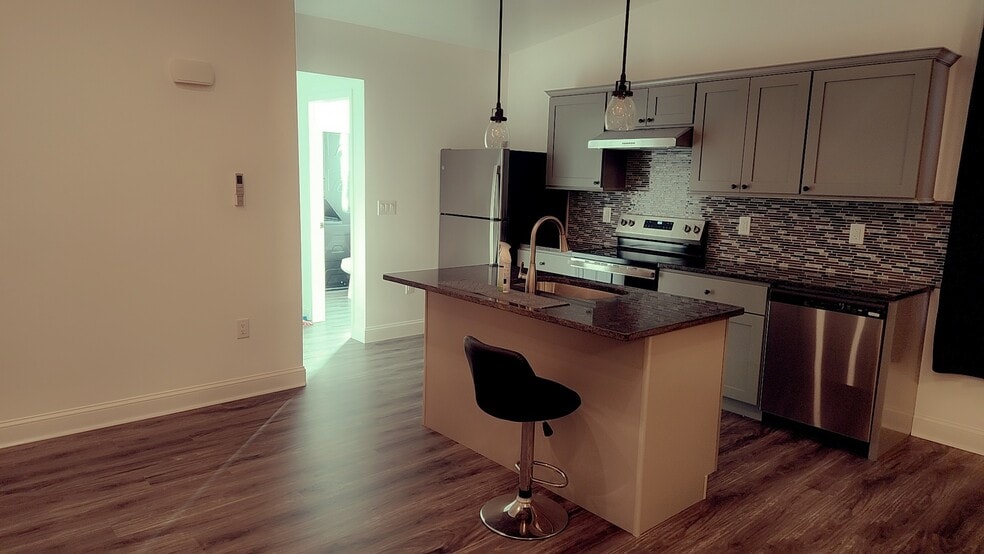 Kitchen - 806 N Ann St