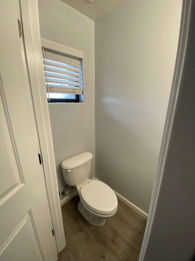 Building Photo - 330 S Farmer Ave