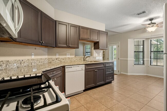 Building Photo - 206 Esmond Ct