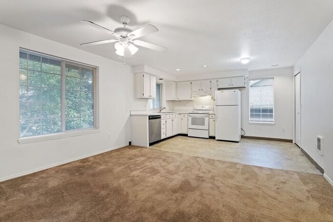 Building Photo - Beautiful 2 bed 1 bath apartment
