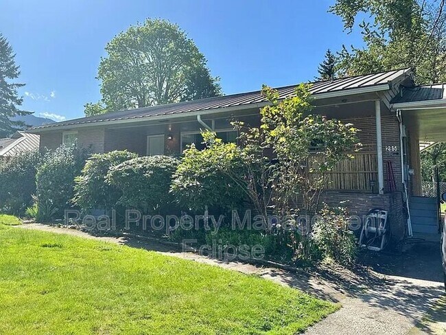 Building Photo - 295 NW Cherry Pl