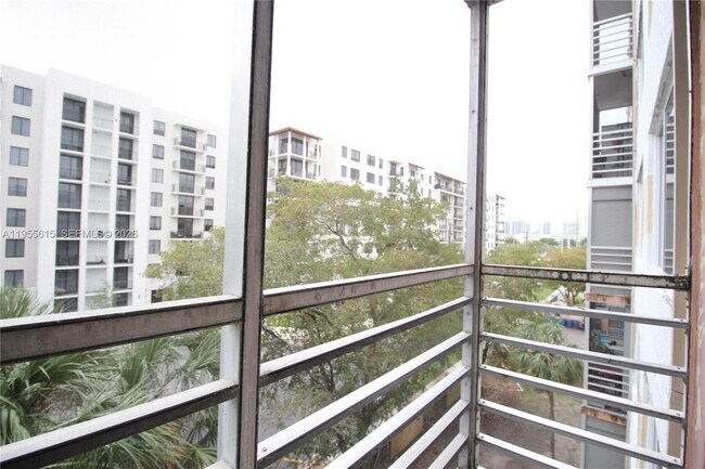 Building Photo - 17890 W Dixie Hwy