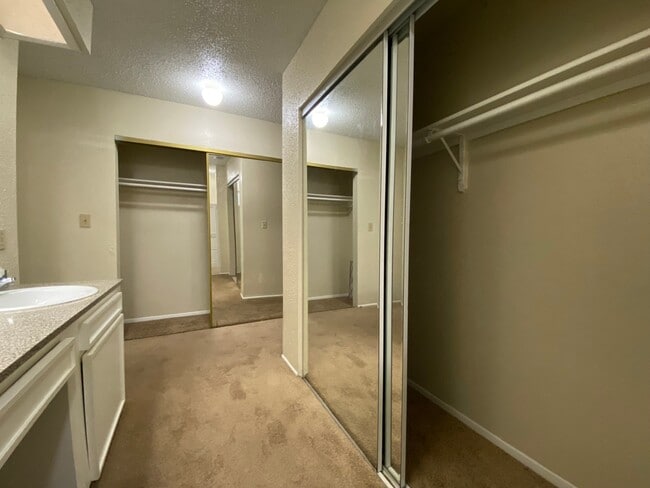 Building Photo - 10531 Golden Meadow Dr