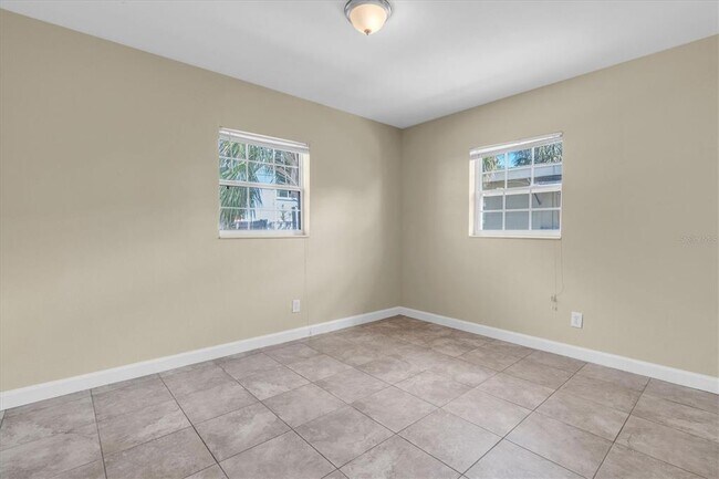 Building Photo - 333 72nd Ave