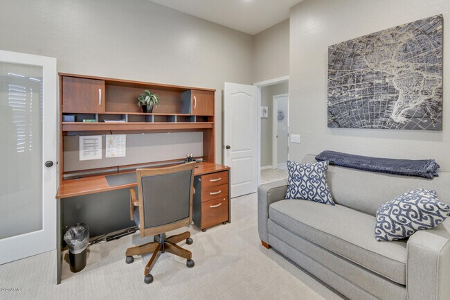 Building Photo - 10601 E Meadowhill Dr