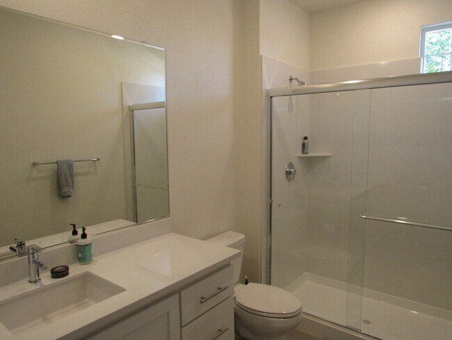 Building Photo - Gorgeous 4 Bed, 2.5 Bath Townhome in Prime Location near Downtown Livermore