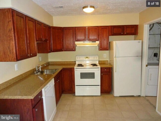 Building Photo - 2172 Cartwright Pl