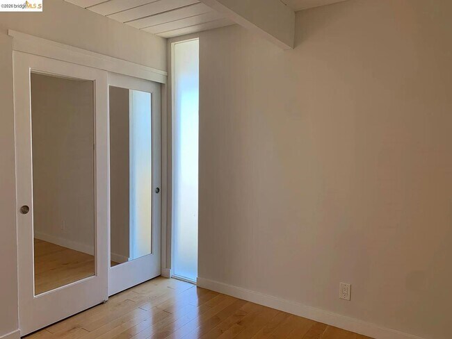 Building Photo - 5559 Greenridge Rd