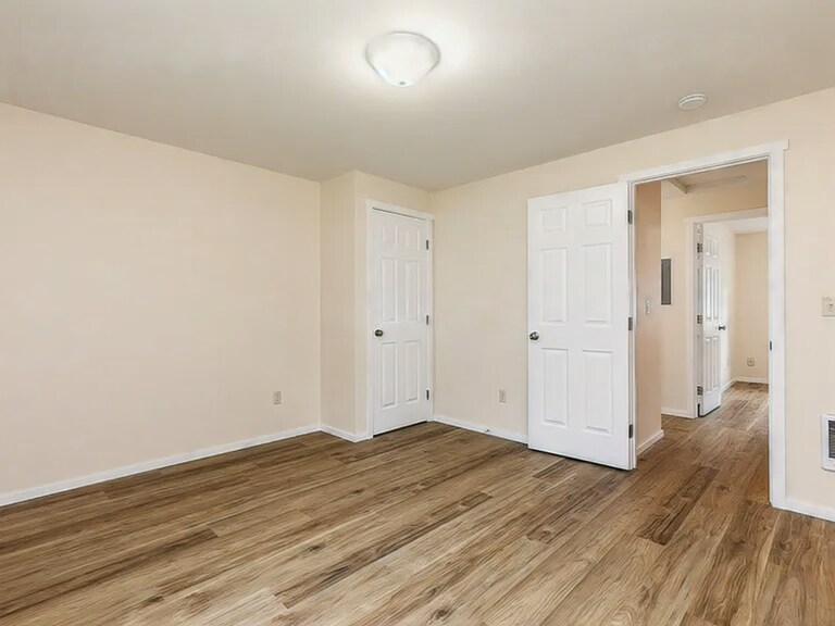 Master Bedroom Walk-In Closet Entrance - 1921 Chestnut St