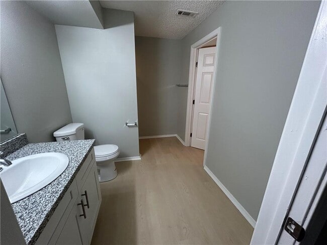 Building Photo - 1379 E Sequoyah Ct