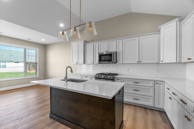 Building Photo - 2272 Heywood Mdws