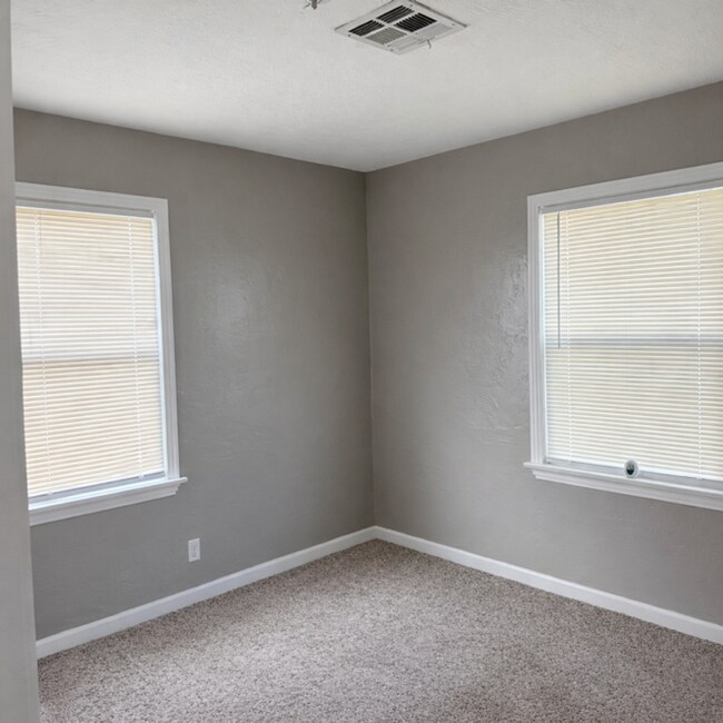 Building Photo - 2612 Belle Ter