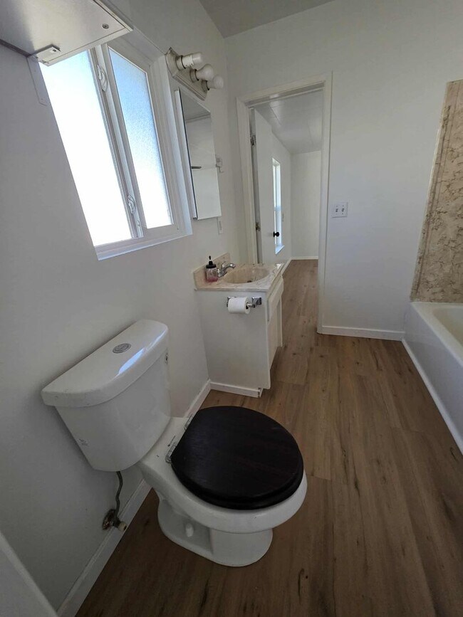 Building Photo - 310 Fir St