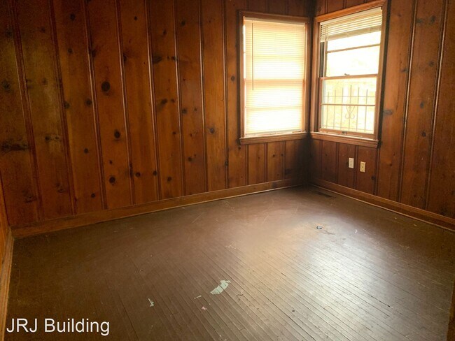 Building Photo - 2 br, 1 bath House - 707 W. 16th Street