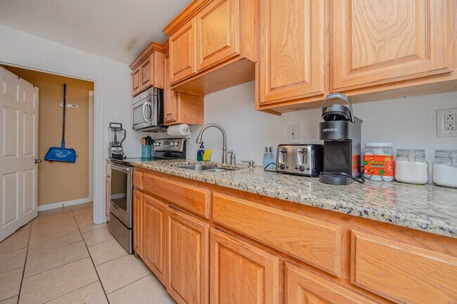 Building Photo - 1131 S 8th St