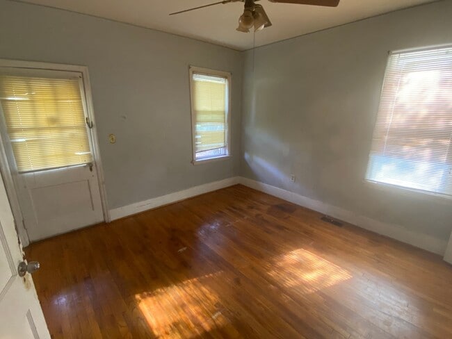 Building Photo - 1102 Murphy St