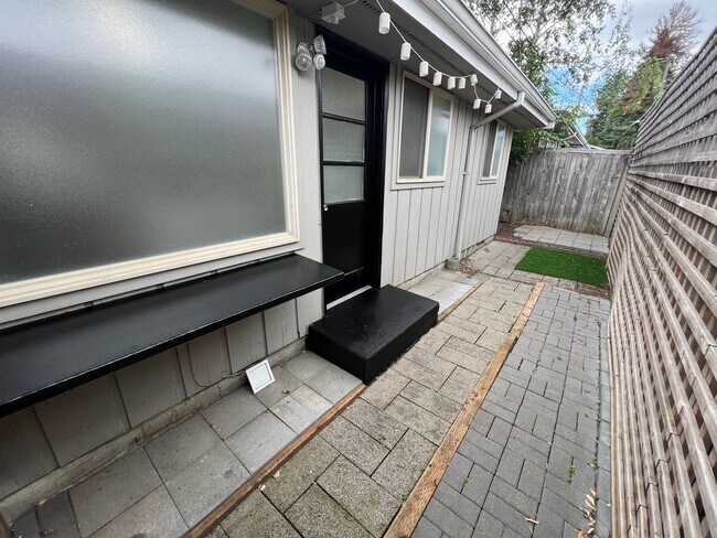 Building Photo - Girgis Duplex