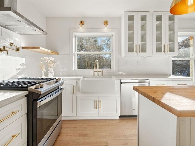 Building Photo - 3452 Beech Dr