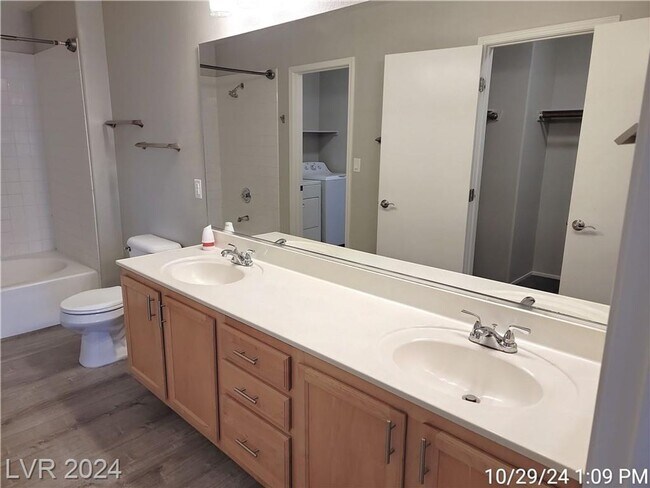 Building Photo - SECOND-FLOOR UNIT IN A GATED SOUTHWEST COM...