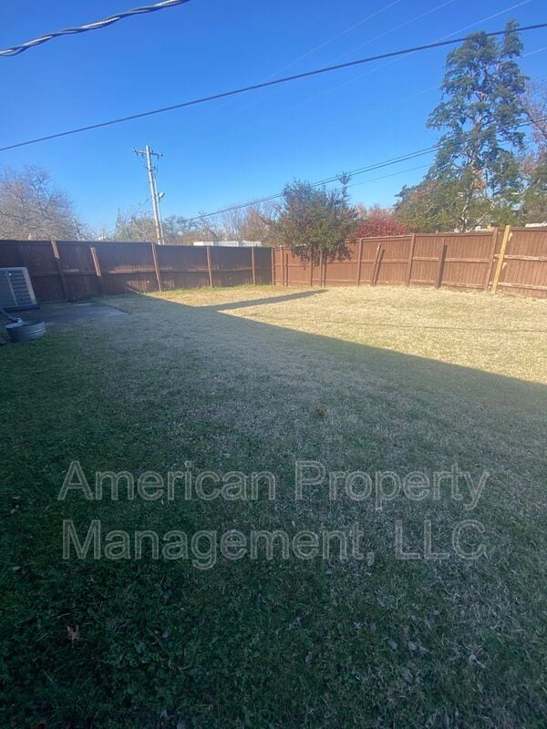 Building Photo - 2111 S Birmingham Ct