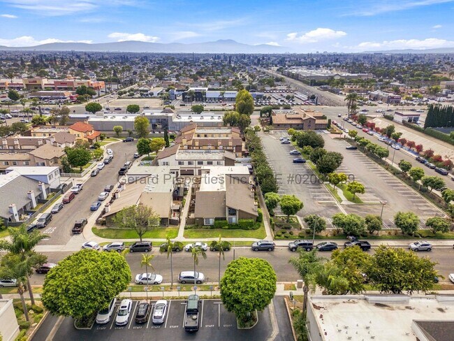 Building Photo - 16762 Viewpoint Ln