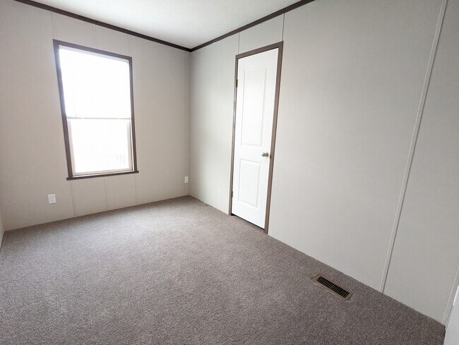 Building Photo - 2445 E Birch Dr