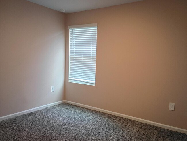 Building Photo - 2816 Buck Creek Pl