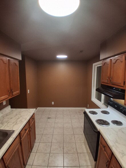 Building Photo - 111 Hilltop Ct