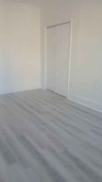 Building Photo - 954 E Grand St