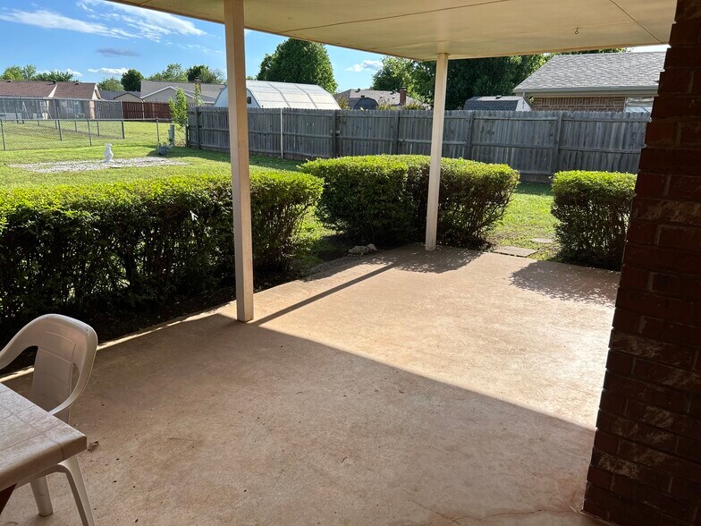 Covered Back Porch - 700 Victoria Dr