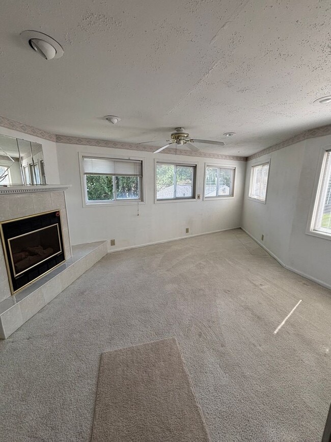 Building Photo - 2541-2543 Edgemont